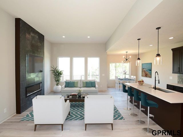 9902 S 180 Avenue Circle, Omaha, NE 68136