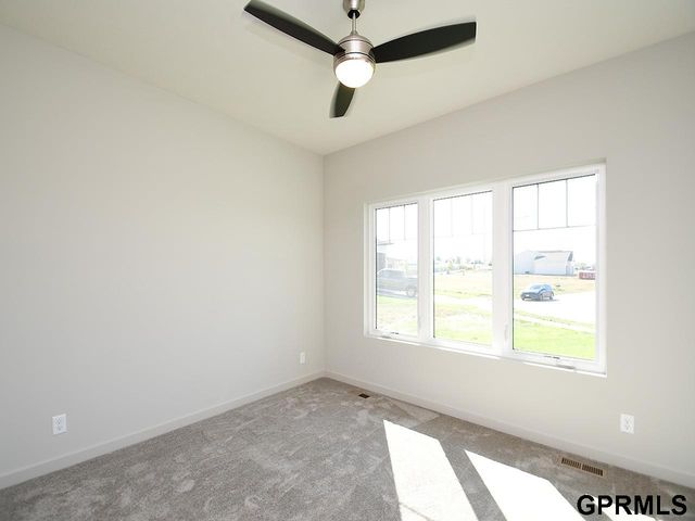 9902 S 180 Avenue Circle, Omaha, NE 68136