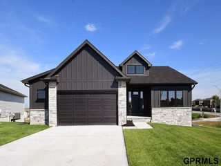 9902 S 180 Avenue Circle, Omaha, NE 68136