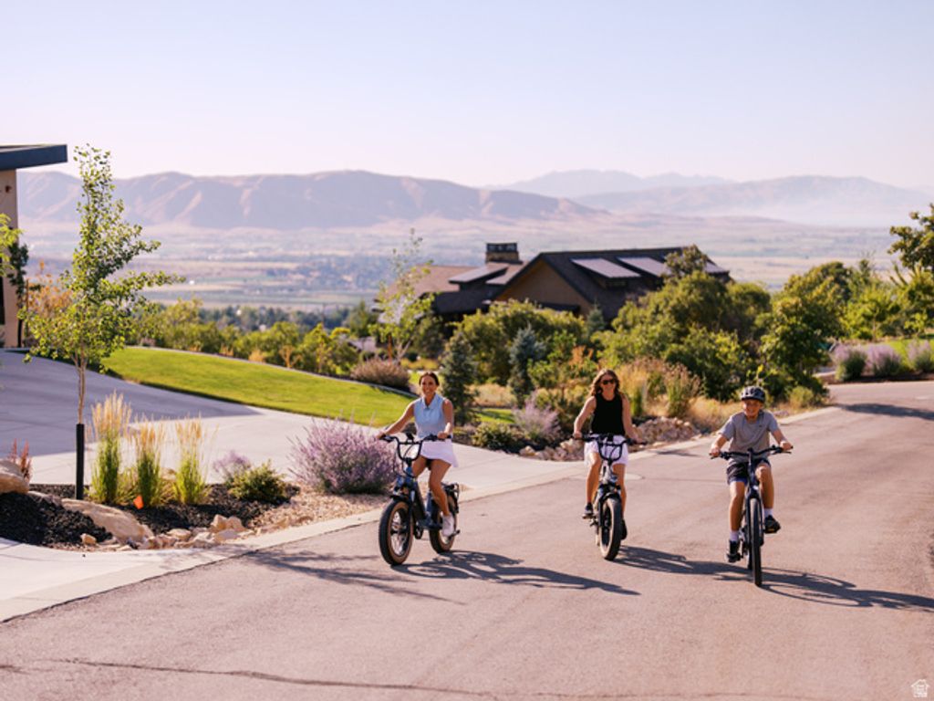 Image 7 of property listing at 1074 S LOAFER DR # 218, Woodland Hills, UT 84653