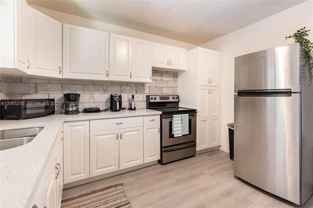 20 SE 13th Terrace, Dania Beach, FL 33004