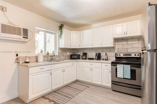 20 SE 13th Terrace, Dania Beach, FL 33004