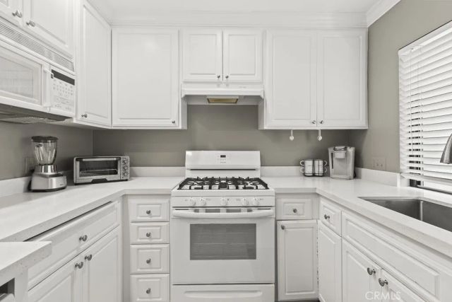 48652 Desert Flower Drive, Palm Desert, CA 92260