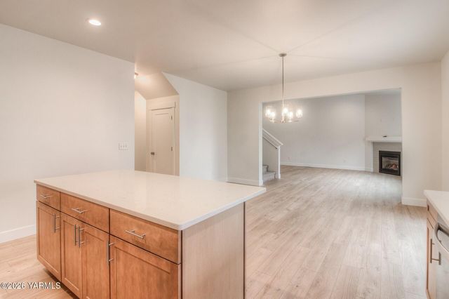 304 N 90th Ave, Yakima, WA 98908