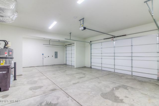 304 N 90th Ave, Yakima, WA 98908