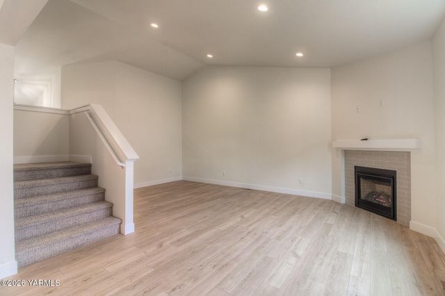 304 N 90th Ave, Yakima, WA 98908