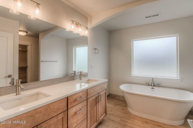 304 N 90th Ave, Yakima, WA 98908