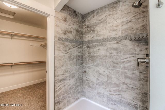 304 N 90th Ave, Yakima, WA 98908