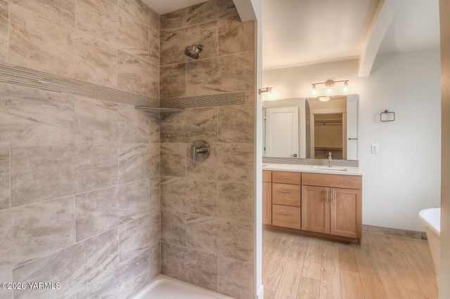 304 N 90th Ave, Yakima, WA 98908