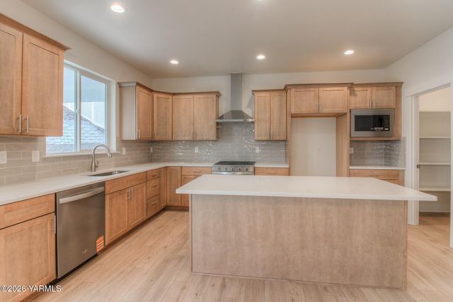 304 N 90th Ave, Yakima, WA 98908