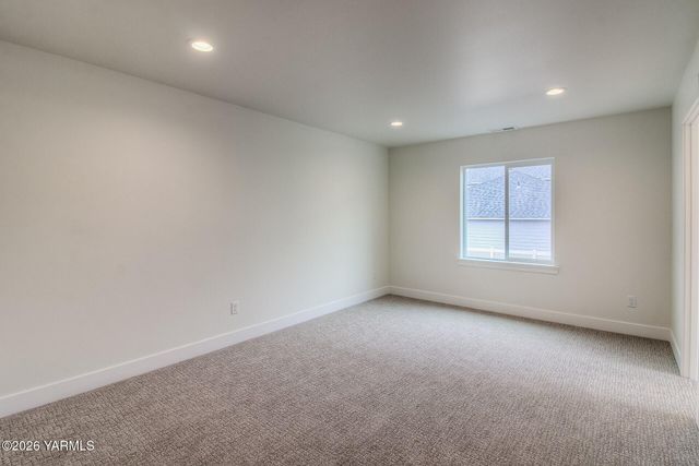 304 N 90th Ave, Yakima, WA 98908