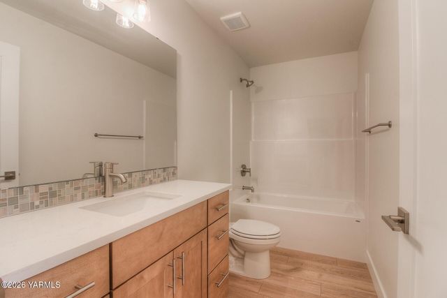 304 N 90th Ave, Yakima, WA 98908