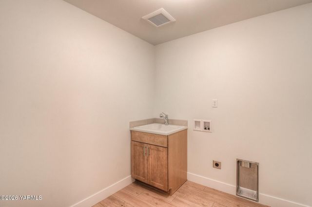 304 N 90th Ave, Yakima, WA 98908