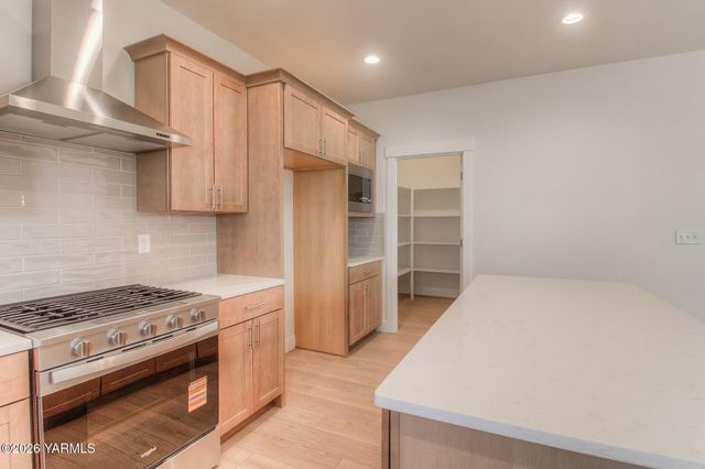 304 N 90th Ave, Yakima, WA 98908