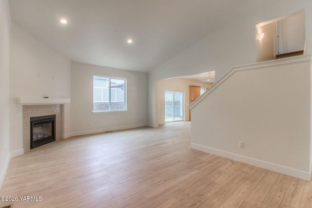 304 N 90th Ave, Yakima, WA 98908