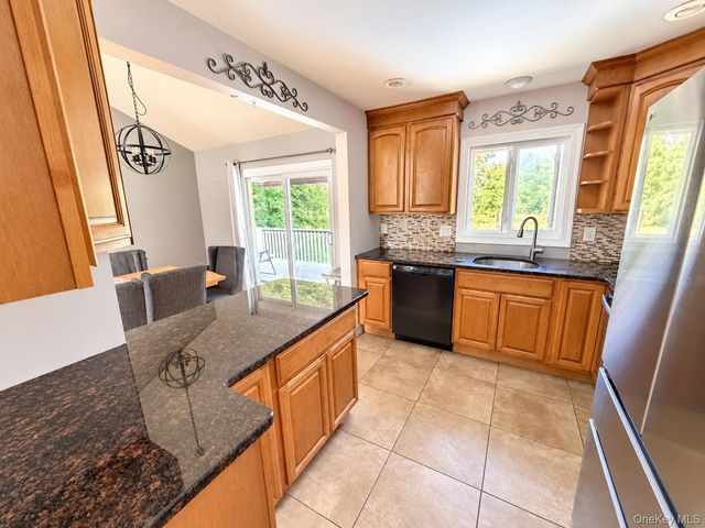 6 Ryandale Road, Lagrangeville, NY 12540