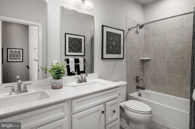 1725 DESTRIER ST, Ranson, WV 25438