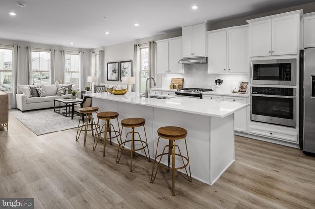 1725 DESTRIER ST, Ranson, WV 25438