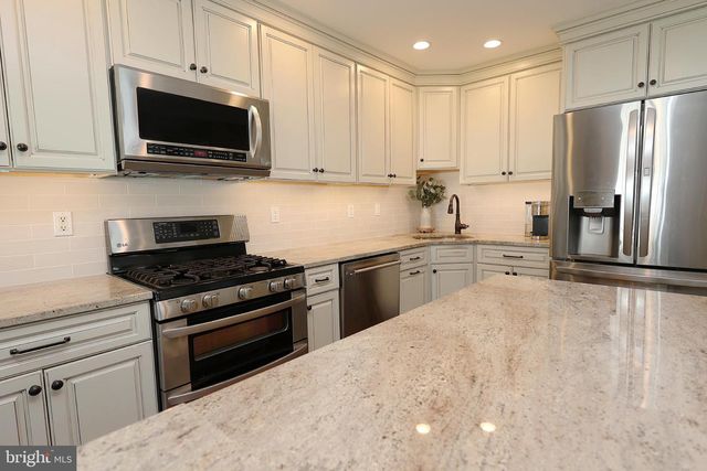9 SOMERHILL PL, Blackwood, NJ 08012
