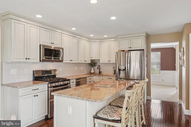 9 SOMERHILL PL, Blackwood, NJ 08012