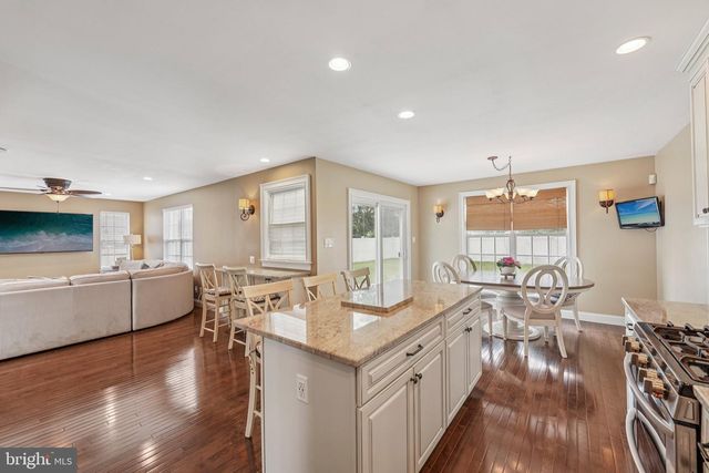 9 SOMERHILL PL, Blackwood, NJ 08012