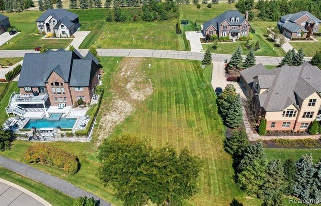 10539 Stoney Point Drive, South Lyon, MI 48178