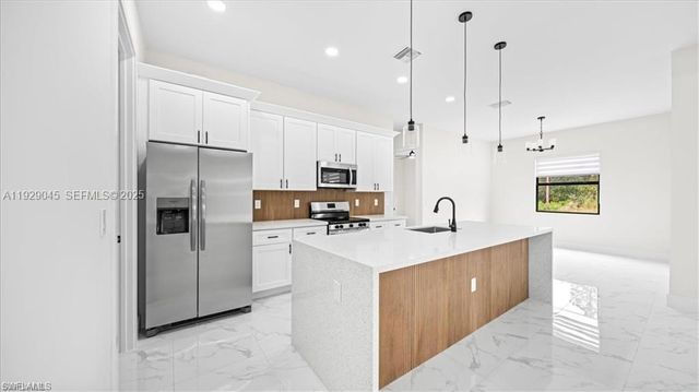 922 RICHMOND AVE N, Lehigh Acres, FL 33972