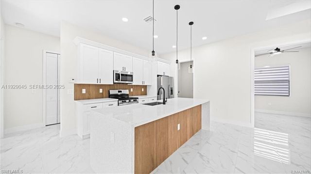 922 RICHMOND AVE N, Lehigh Acres, FL 33972