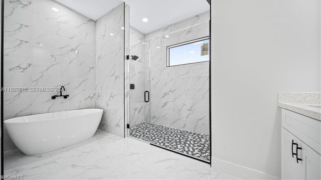 922 RICHMOND AVE N, Lehigh Acres, FL 33972