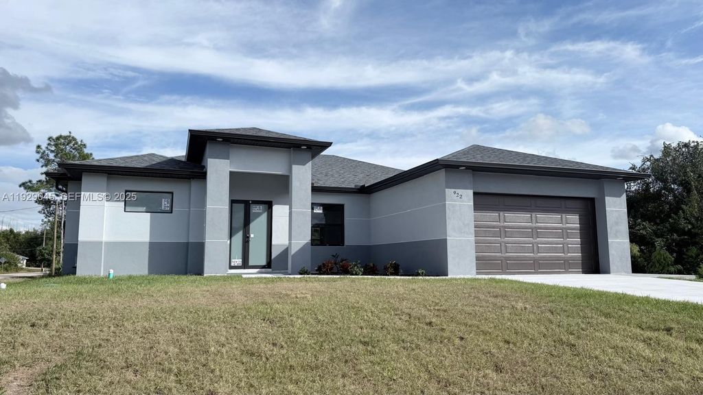 922 RICHMOND AVE N, Lehigh Acres, FL 33972
