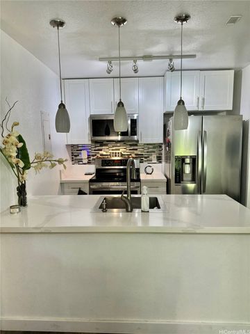 645 Mananai Place 23BD, Honolulu, HI 96818