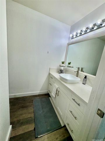 645 Mananai Place 23BD, Honolulu, HI 96818