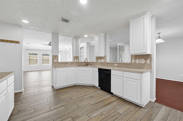 2146 Longwood Drive, Deer Park, TX 77536
