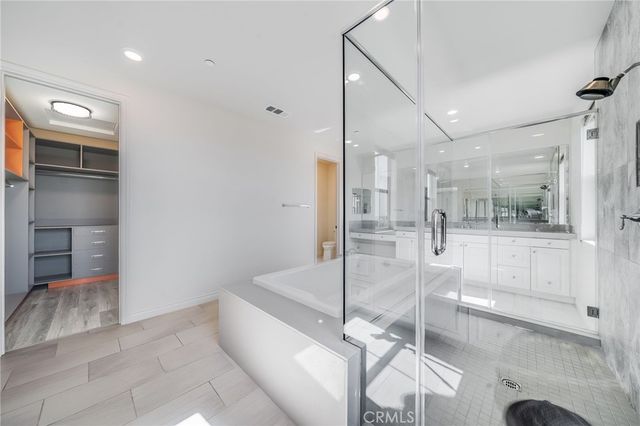143 Chronology, Irvine, CA 92618