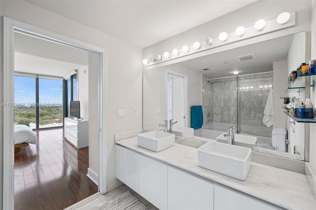 601 NE 36th St 1704, Miami, FL 33137