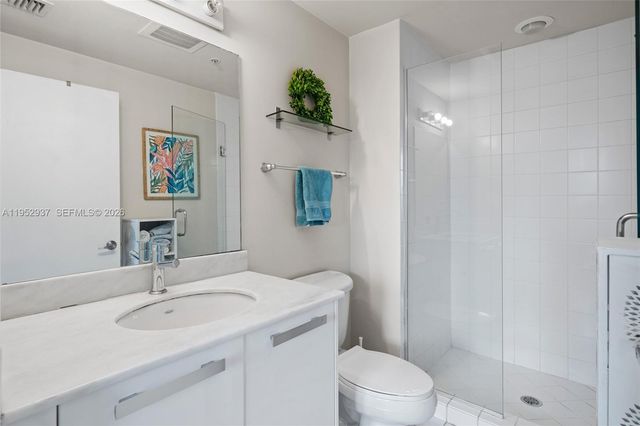 601 NE 36th St 1704, Miami, FL 33137