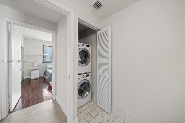 601 NE 36th St 1704, Miami, FL 33137