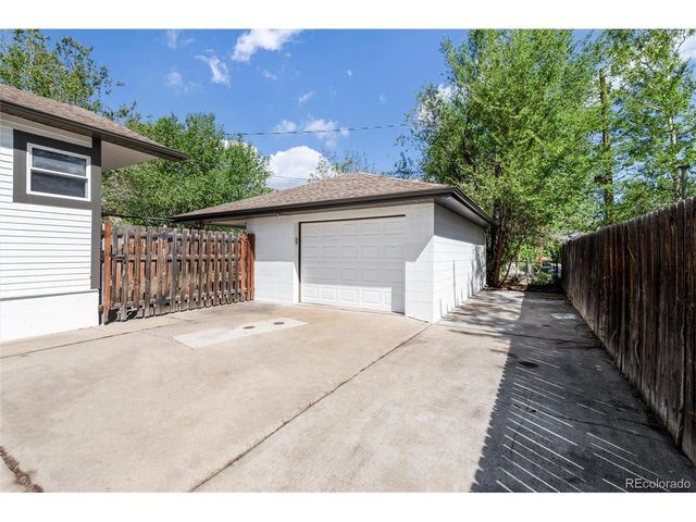 9525 W 11th Ave, Lakewood, CO 80215