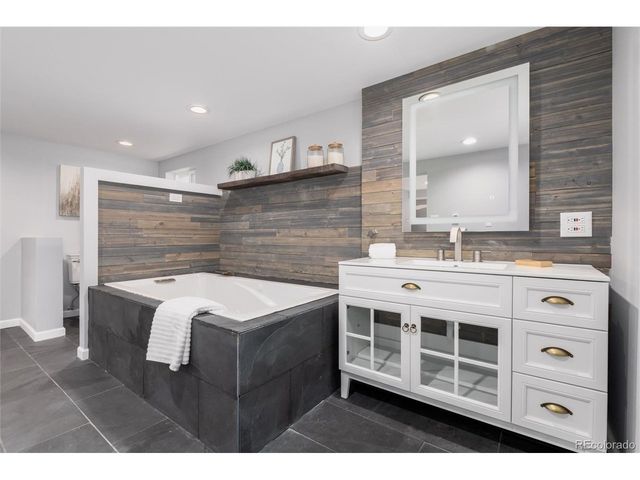 9525 W 11th Ave, Lakewood, CO 80215