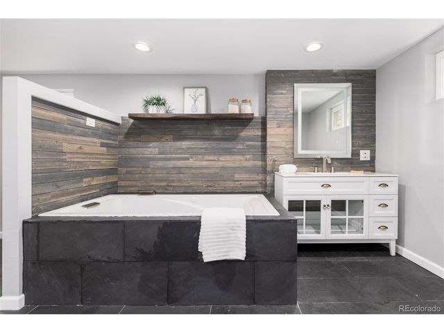 9525 W 11th Ave, Lakewood, CO 80215