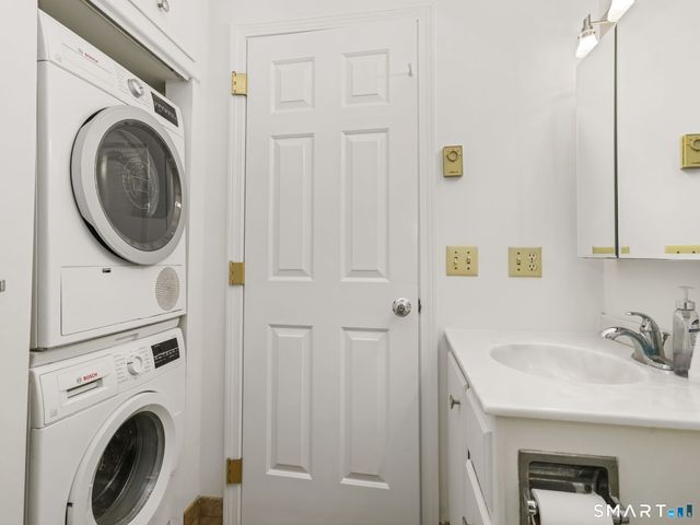 6 Sandgate Circle, Madison, CT 06443