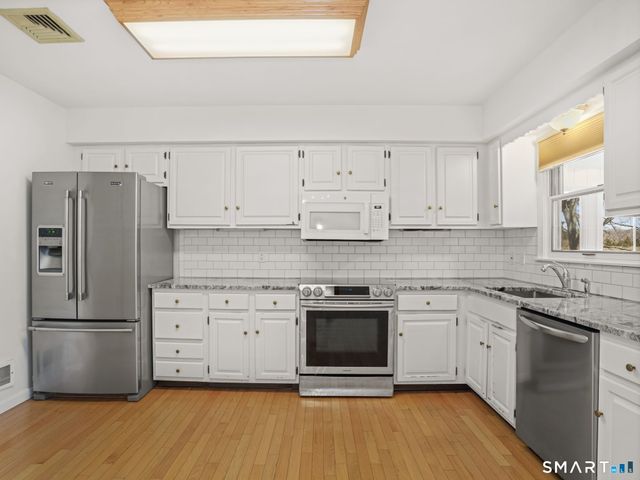 6 Sandgate Circle, Madison, CT 06443