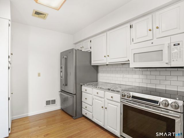 6 Sandgate Circle, Madison, CT 06443