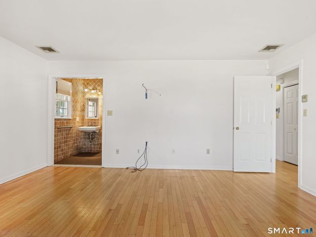 6 Sandgate Circle, Madison, CT 06443