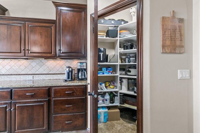 8065 GOLDEN PRIMROSE CIRCLE, Neenah, WI 54956