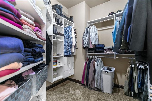 8065 GOLDEN PRIMROSE CIRCLE, Neenah, WI 54956