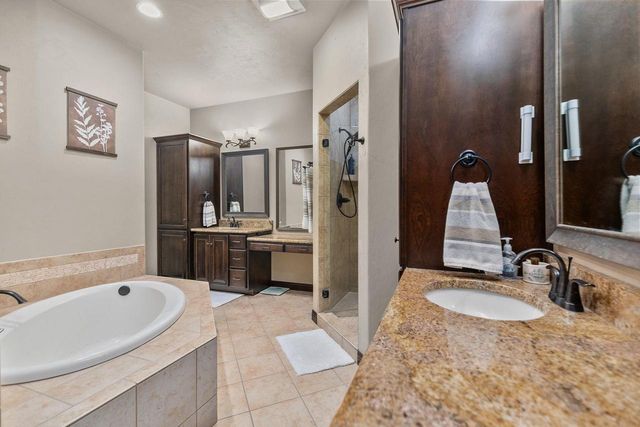 8065 GOLDEN PRIMROSE CIRCLE, Neenah, WI 54956