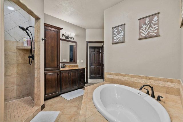 8065 GOLDEN PRIMROSE CIRCLE, Neenah, WI 54956