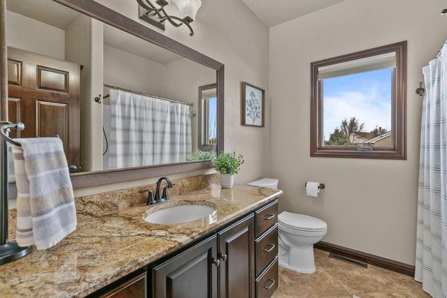 8065 GOLDEN PRIMROSE CIRCLE, Neenah, WI 54956