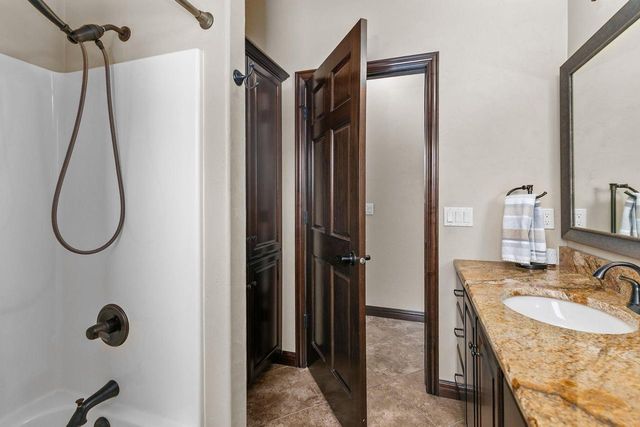 8065 GOLDEN PRIMROSE CIRCLE, Neenah, WI 54956